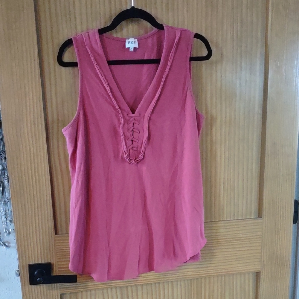 BKE Women's XL Rose Sleeveless  Top Casual V Neck Trim Tee Shirt Knit